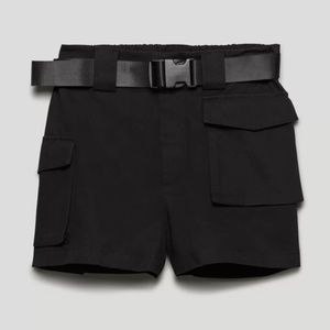 Aritzia TNA Cargo Shorts, Size Small, Colour Black